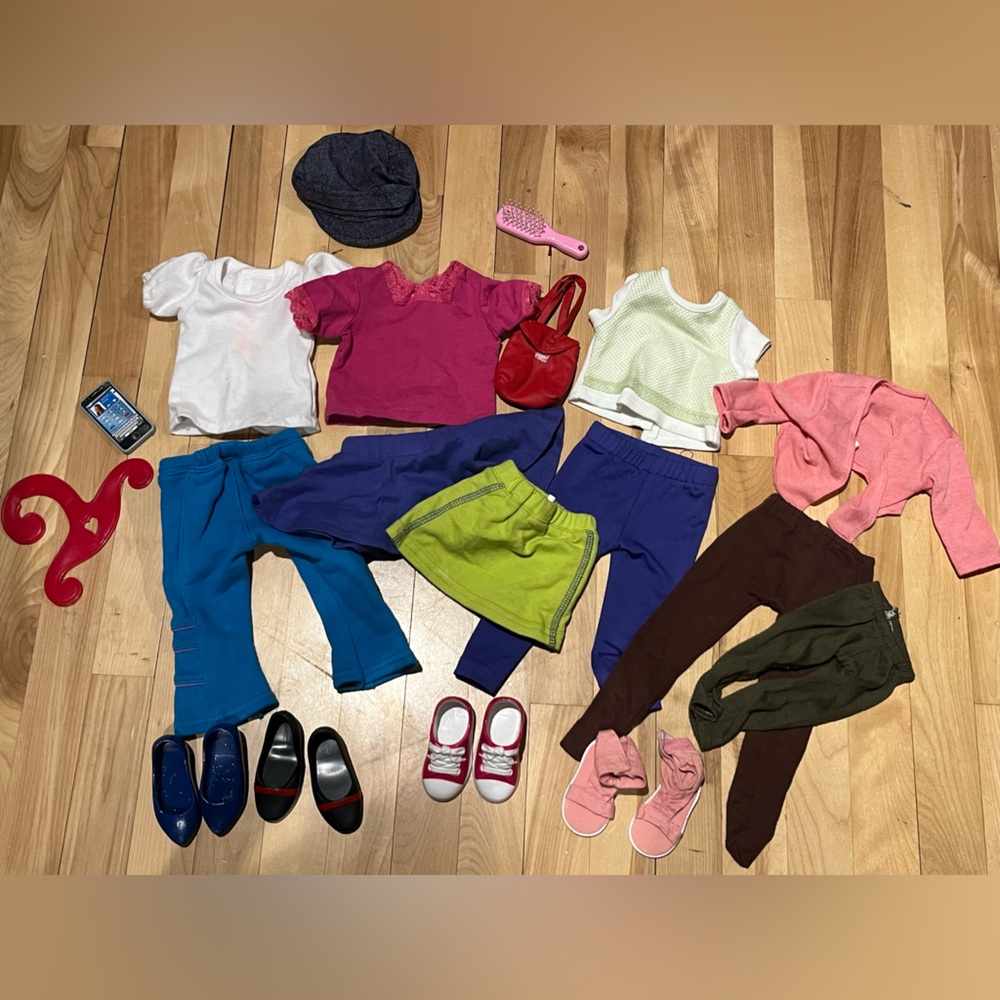 LARGE 18 INCH DOLL CLOTHING BUNDLE- Maplelea,Journey Girl,OG doll